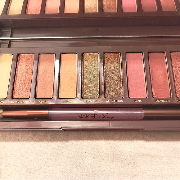Urban Decay Naked Cherry Palette - Picture 3 of 6